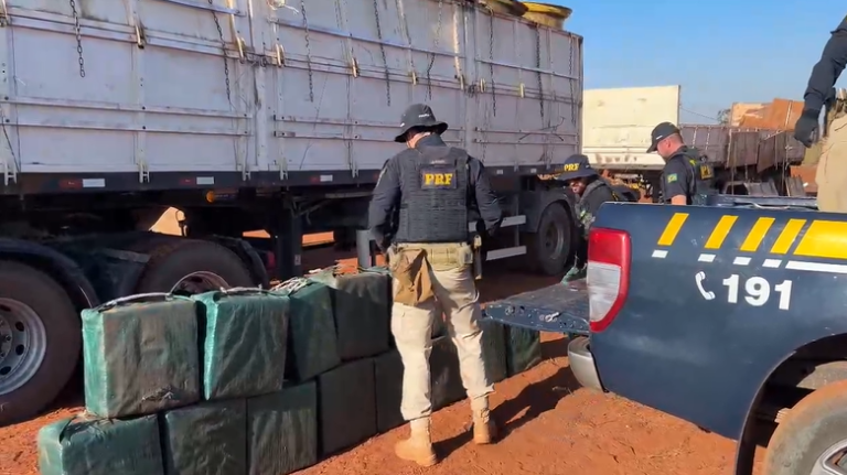 PRF apreende carga com quase 600 kg de cocaína que saiu de Rondônia em carreta de sucata