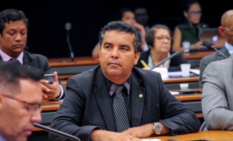Prefeito do Candeias, Lindomar Garçom, é impugnado