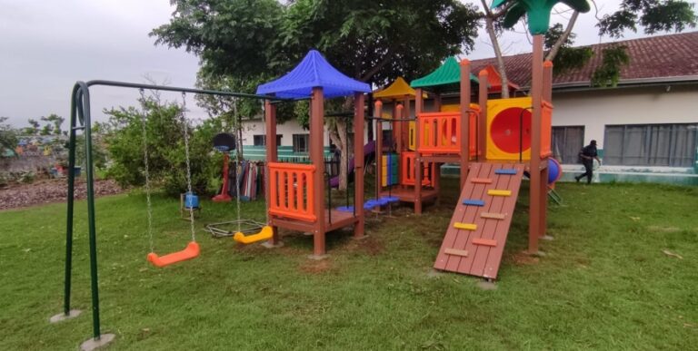 Emenda de Alex Redano beneficia creches e escolas de Ariquemes com playgrounds