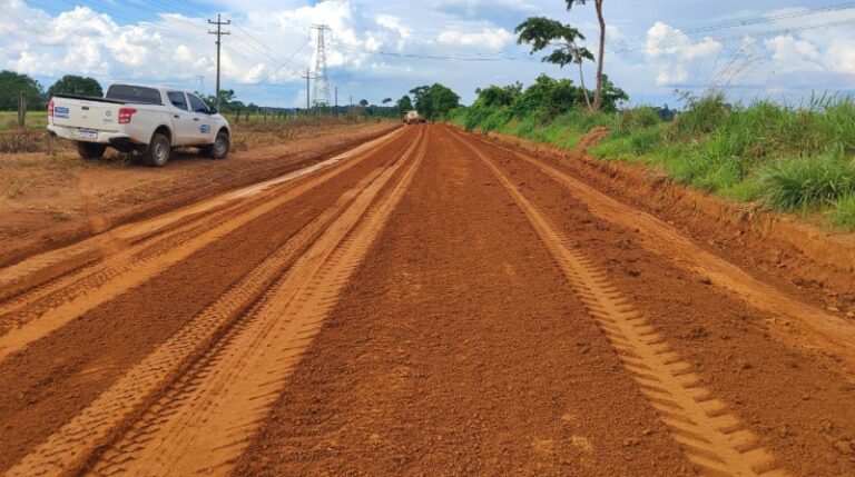 Estrada RO-459 no Garimpo Bom Futuro recebe obras de recuperação após indicação do deputado Alex Redano