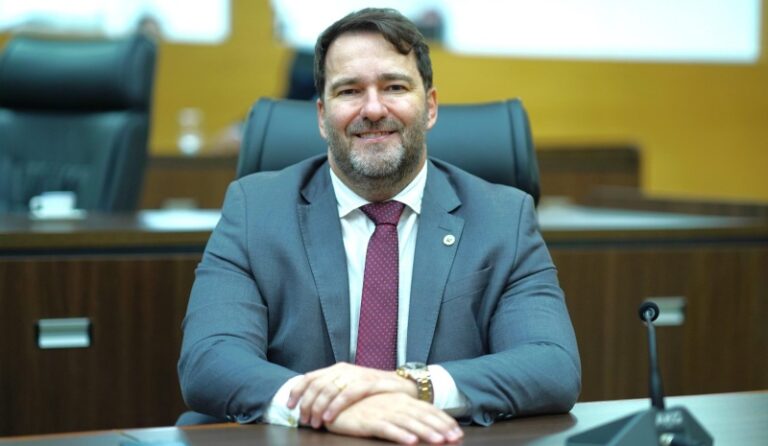 Deputado Alex Redano destina R$ 250 mil para festividades de Ano Novo em Ariquemes