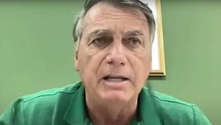 Bolsonaro revela que o “sistema” o quer morto, não preso