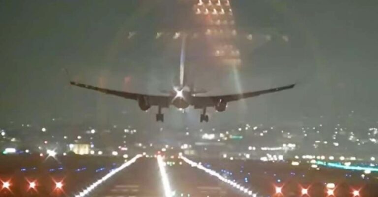 Em pleno voo, avião declara emergência e o motivo é assustador