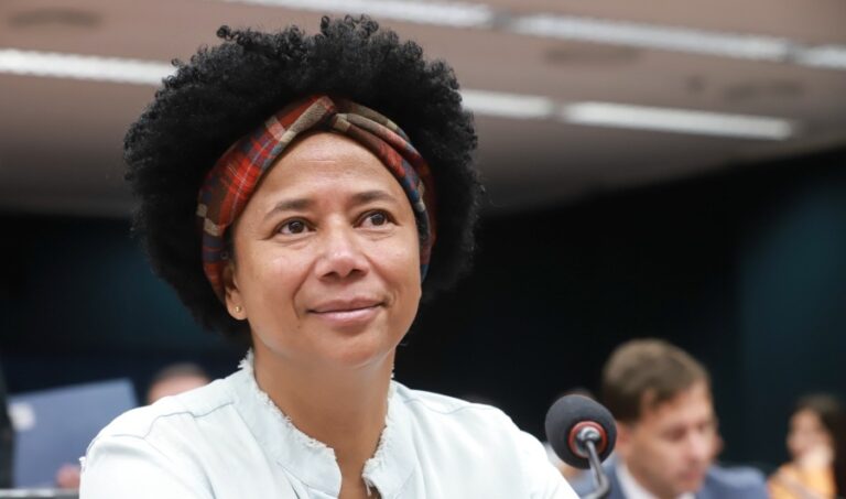 Sílvia Cristina assinou a CPI do INSS, mas adversários espalham mentiras para tentar prejudicá-la