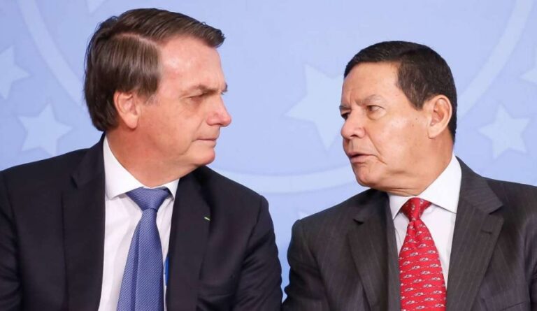 Bolsonaro reage após Mourão atacar Trump sem qualquer justificativa