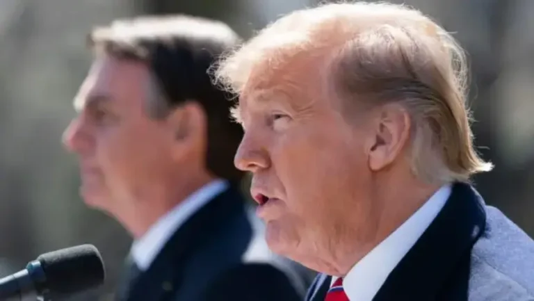 Trump pode usar mecanismo legal para tirar Bolsonaro do Brasil
