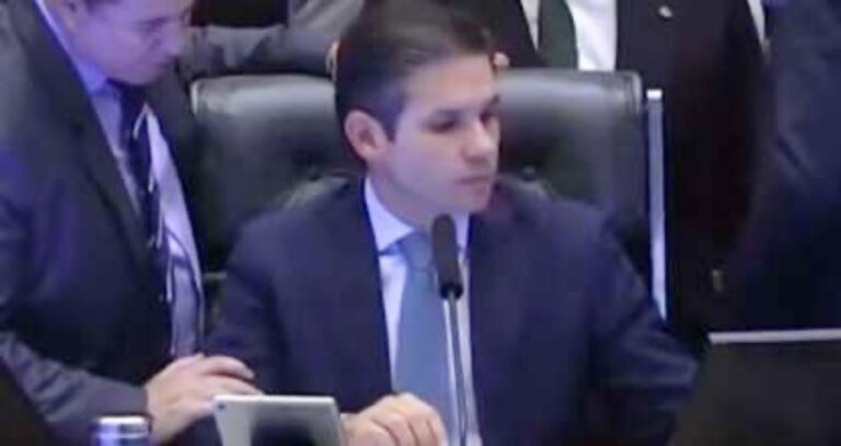 Veja como Hugo Motta ultrapassa todos os limites com mais uma arbitrariedade bizarra (veja o vídeo)