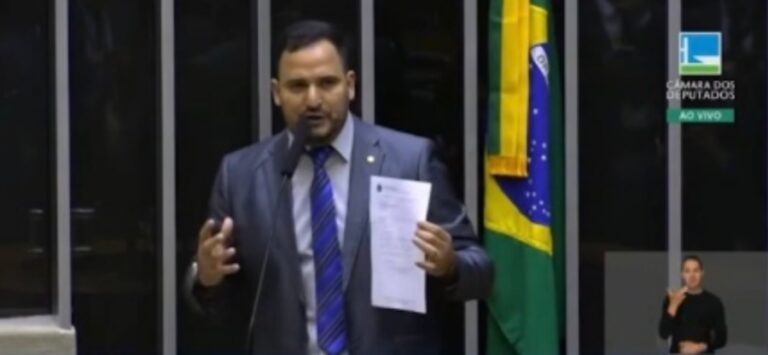 Deputado Rafael Fera se empolga com lorotas e acaba sendo desmascarado em plenário