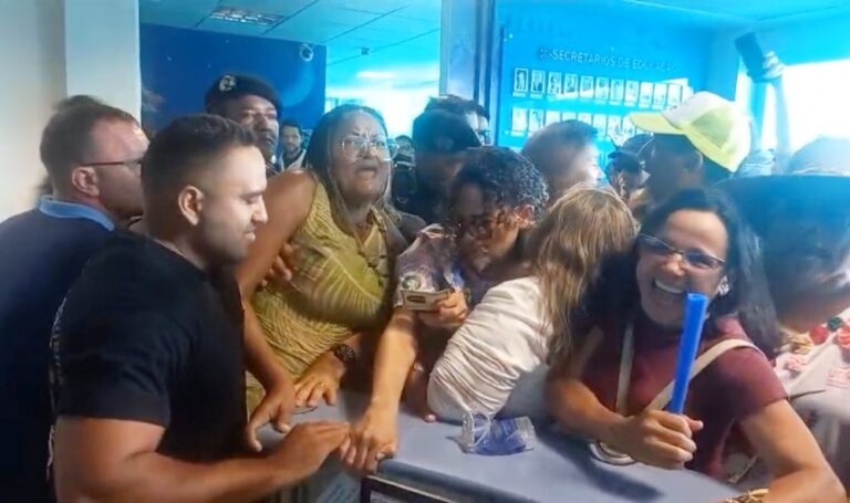 Greve dos professores em Porto Velho termina com invasão do CPA (veja o vídeo)